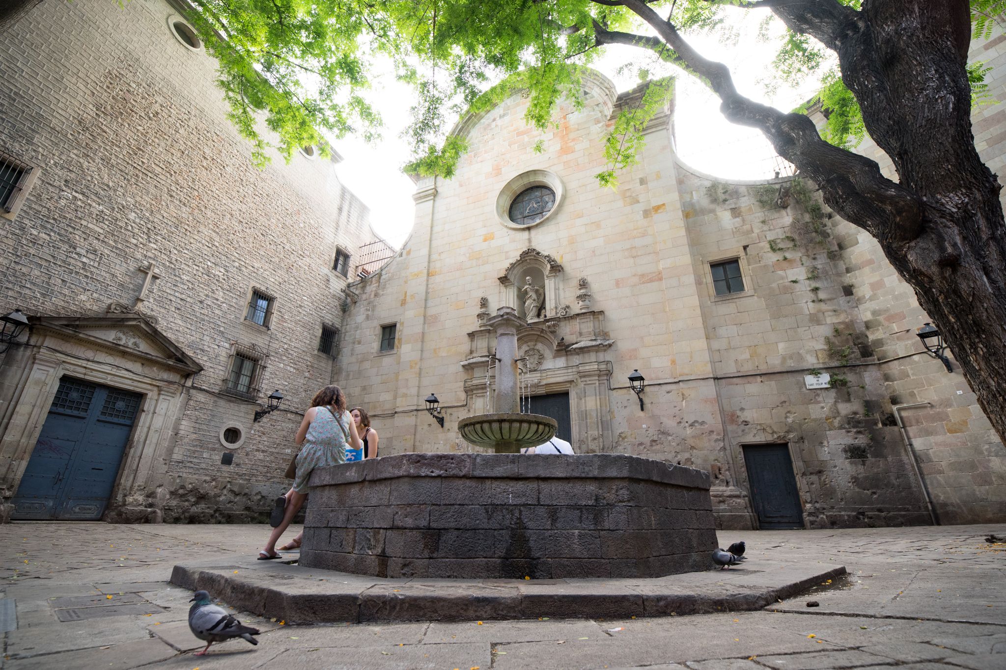 Sant Felip Neri, exaltación de los sentidos en la plaza más triste de Barcelona